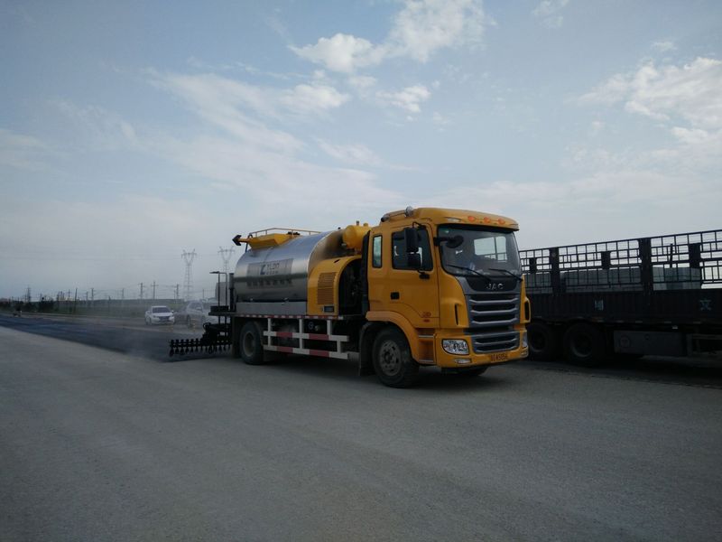 沥青洒布车型号0845，，，，，松科高速白城施工
